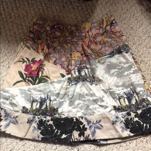Super cute skirt! Zipper in the back. NEVER WORN